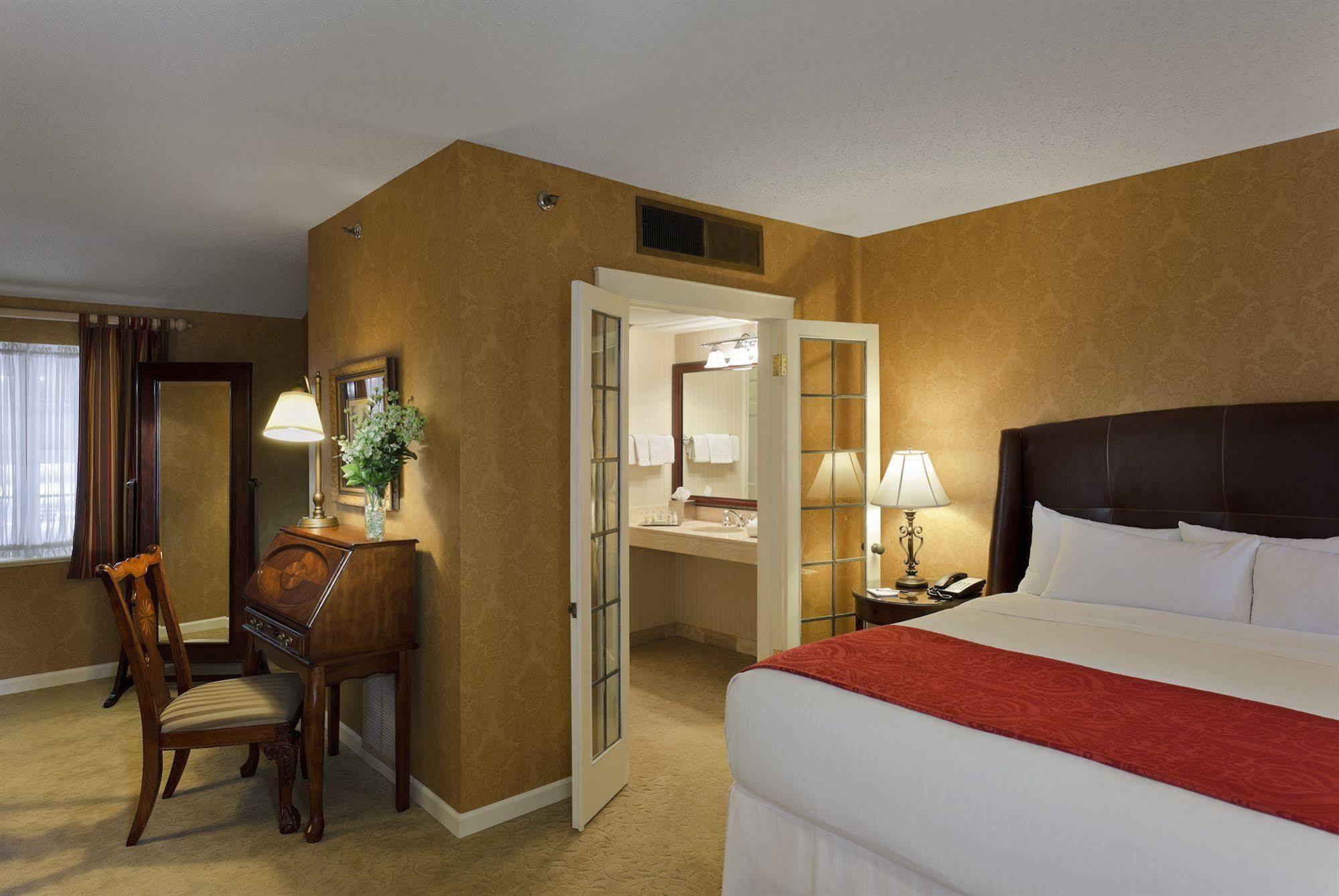 Seven Gables Inn, St Louis West, A Tribute Portfolio Hotel Clayton Esterno foto