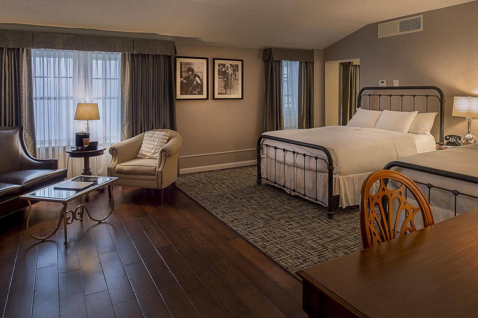 Seven Gables Inn, St Louis West, A Tribute Portfolio Hotel Clayton Esterno foto